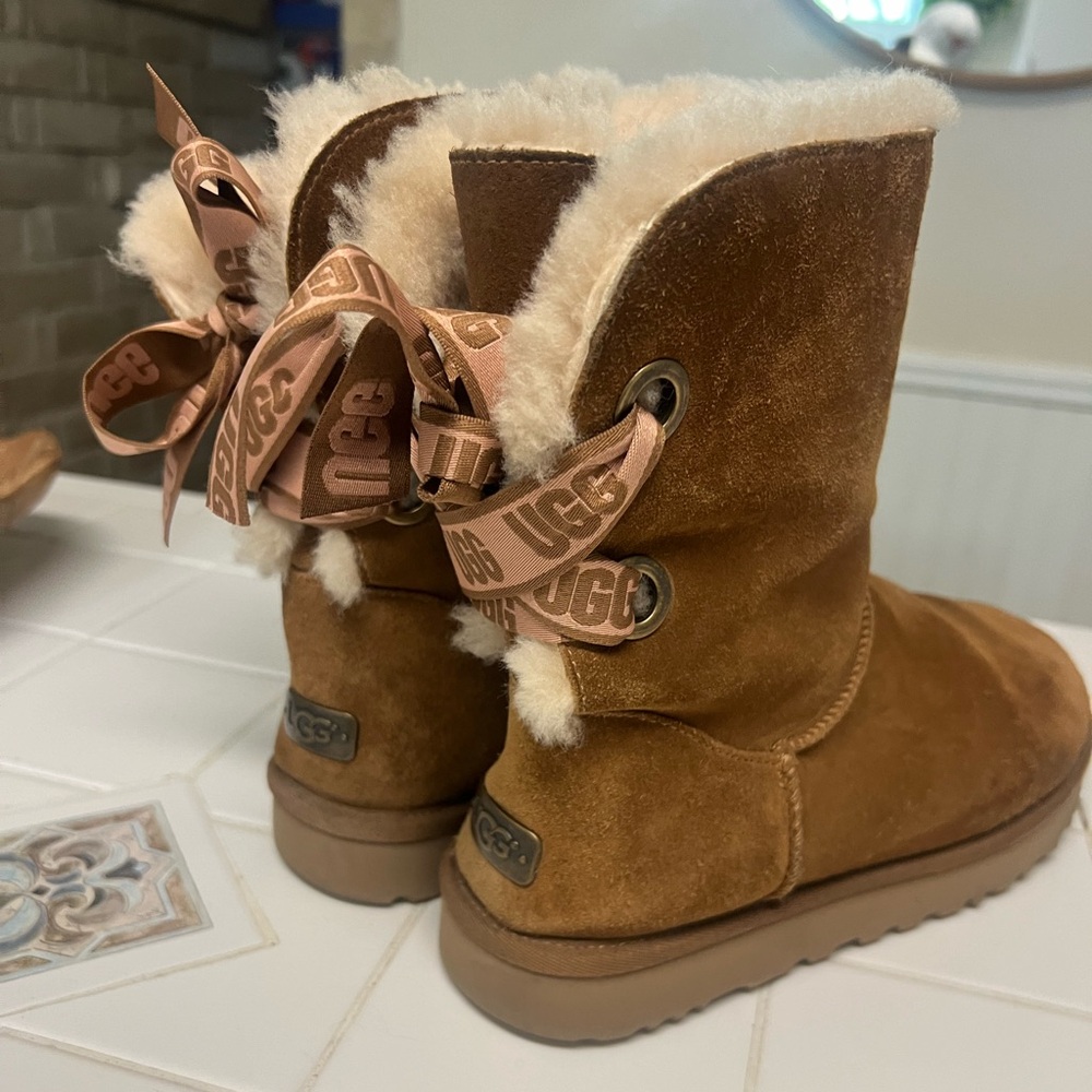 Tye uggs